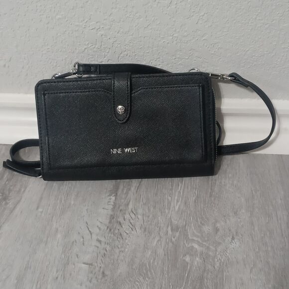 Nine West Handbags - NINE WEST Black Waylynn Crossbody